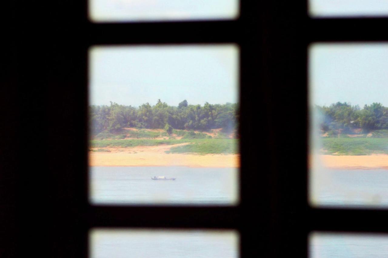 Nomad Guesthouse Kratie Exterior foto